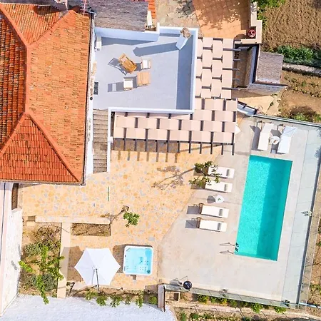 Barozziana Private Heated Pool & Jacuzzi Vila *